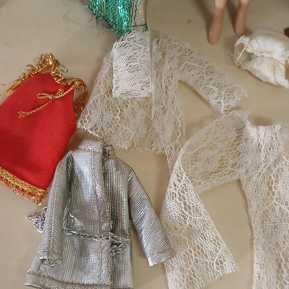 Vintage (70s) Dawn doll set and case - 5 dolls with extra clothes and mannequins - Picture 9 of 10